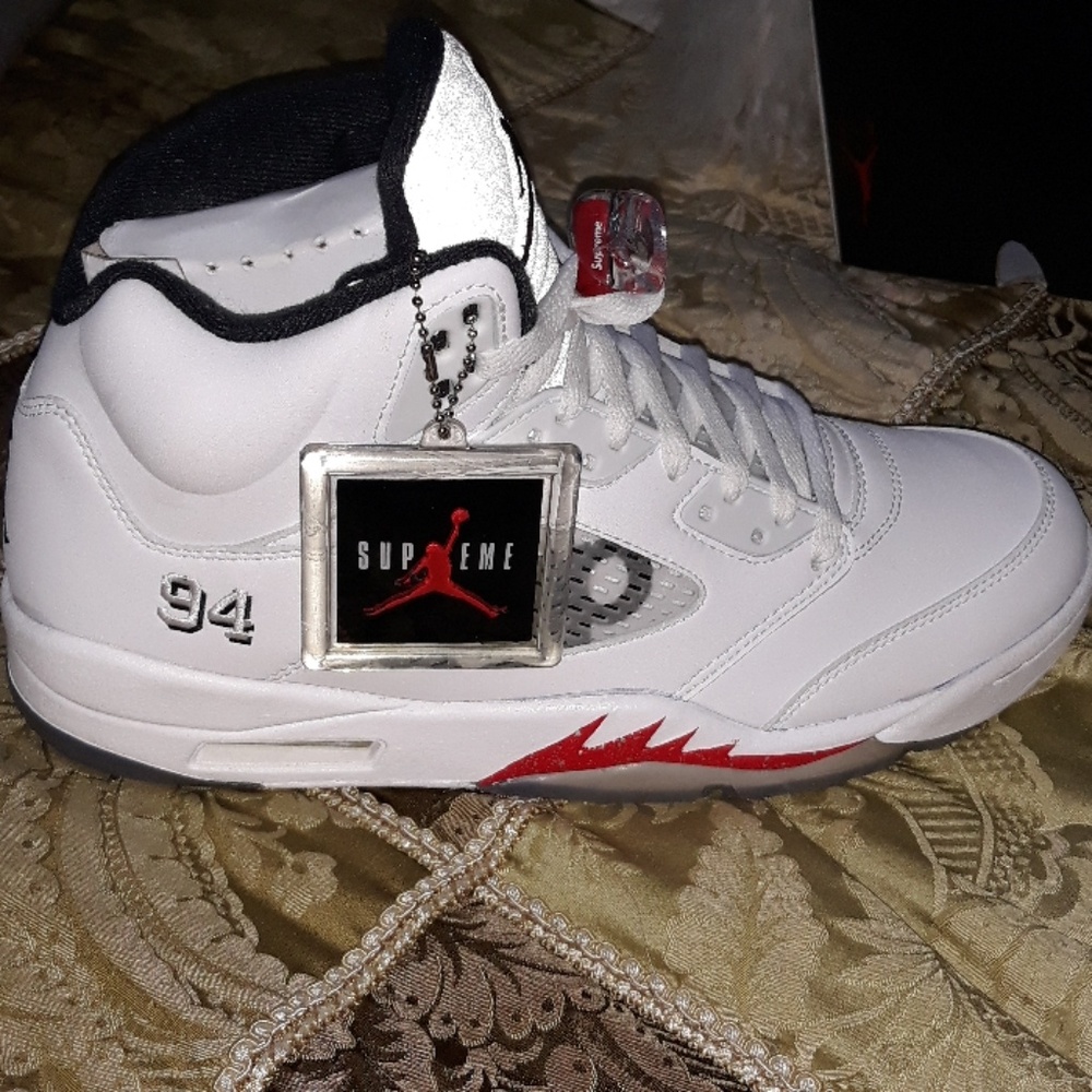 NIB RETRO 5 JORDAN SUPREMES